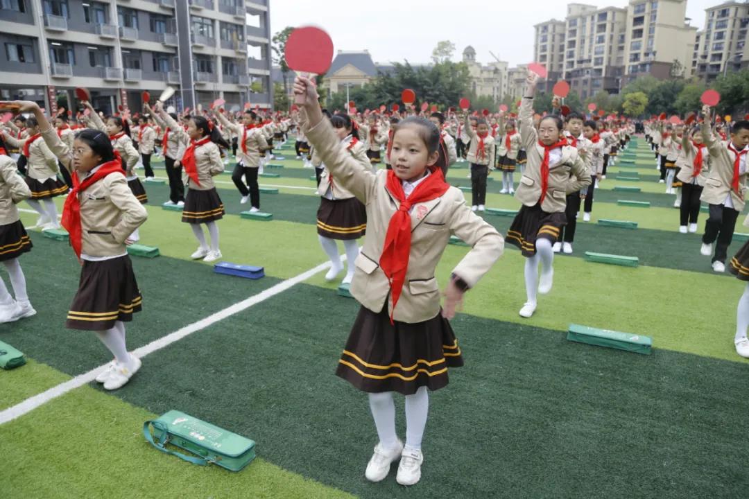 17:01 今天,云阳县中小学"2 x"项目成果展示现场会在海峡小学隆重举行